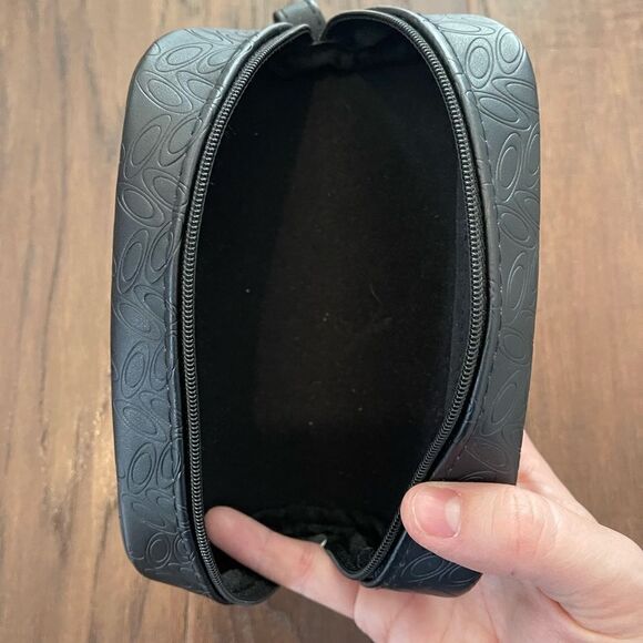 Oakley Zipper Glasses Case  - Picture 3 of 5